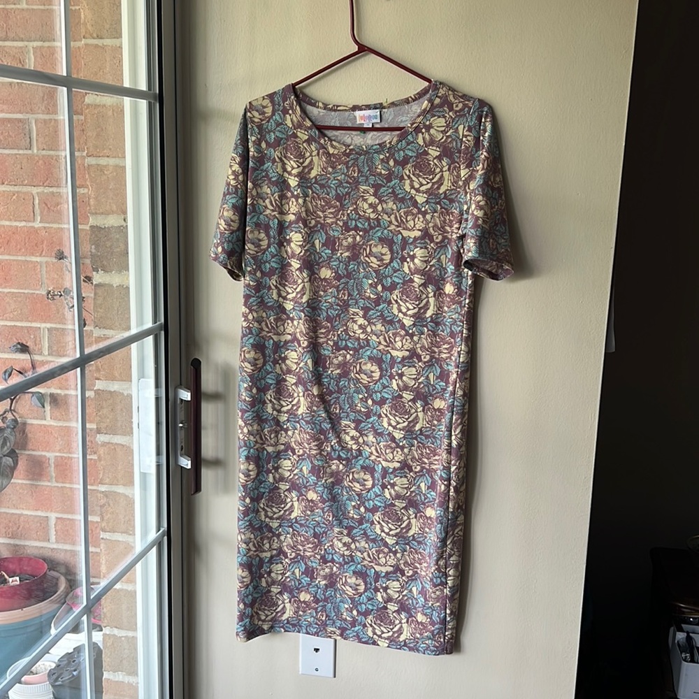 Fitted floral LuLaRoe T-shirt dress sz medium